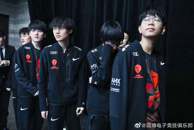 中为球队贡 中为球队贡